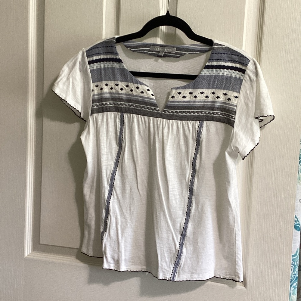 Women's White and Blue Embroidered Top